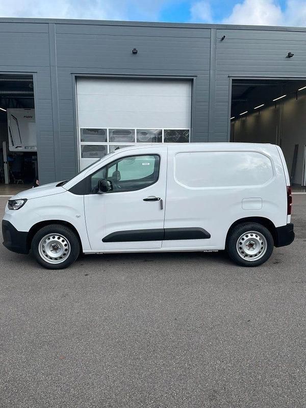 Ny Fiat Doblò 131 HK (96 kW) 2025 Vit Minibuss