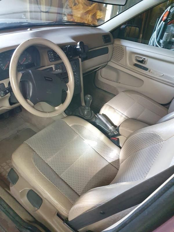 Begagnad 1998 Volvo S70 Sedan | 30 000 kr (Dyr) - Bild 1/2