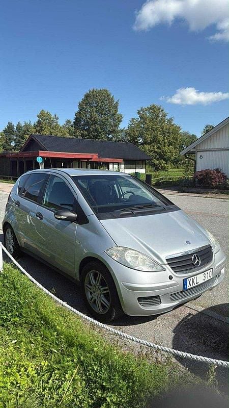 Silver Begagnad 2006 Mercedes A170 Classic Halvkombi | 17 000 kr (Marknadspris) - Bild 1/4