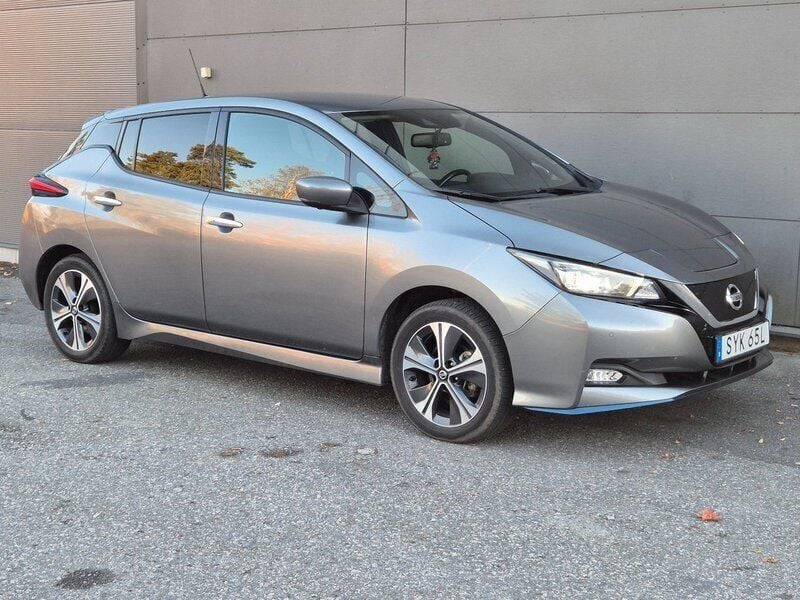 Grå Begagnad 2020 Nissan Leaf Halvkombi | 269 000 kr - Bild 1/4