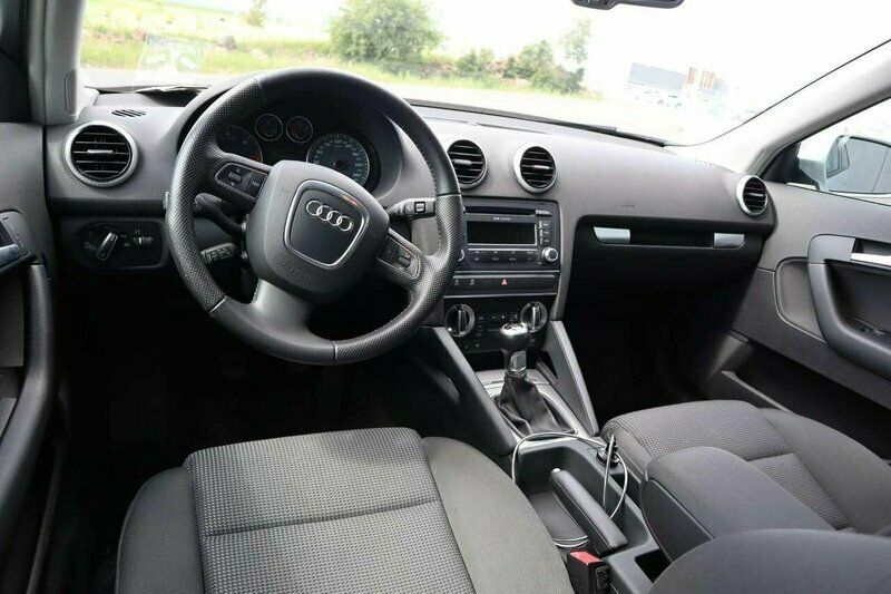 Begagnad Audi A3 Sportback Ambition 141 HK (103 kW) 2012 Silver Halvkombi