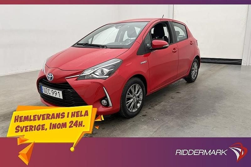 Röd Begagnad 2018 Toyota Yaris Hybrid Active Halvkombi | 164 800 kr (Marknadspris) - Bild 1/3