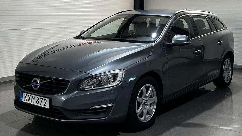Grå Begagnad 2015 Volvo V60 Kinetic Kombi | 134 900 kr (Bra pris) - Bild 1/4
