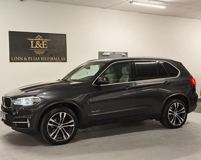 Grå Begagnad 2014 BMW X5 SUV | 289 900 kr (Marknadspris) - Bild 1/4