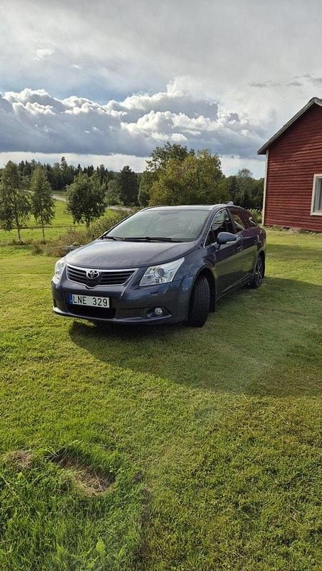Blå Begagnad 2010 Toyota Avensis Business Edition Kombi | 115 000 kr (Marknadspris) - Bild 1/4