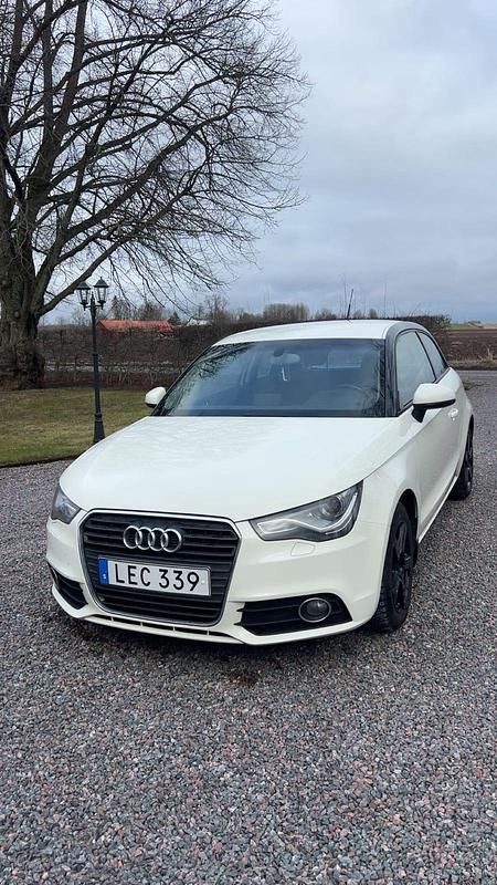 Begagnad Audi A1 105 HK (77 kW) 2011 Krämvit Halvkombi