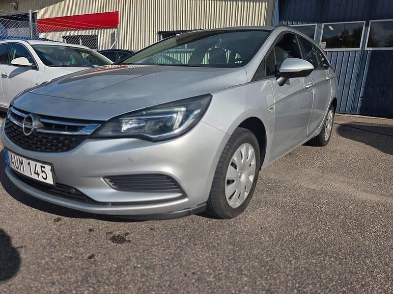 Grå Begagnad 2018 Opel Astra Enjoy Kombi | 109 900 kr - Bild 1/4