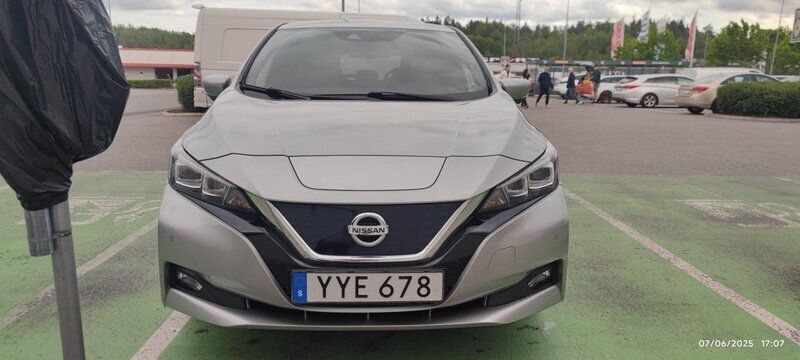 Silver Begagnad 2019 Nissan Leaf 360º Halvkombi | 125 000 kr (Marknadspris) - Bild 1/4