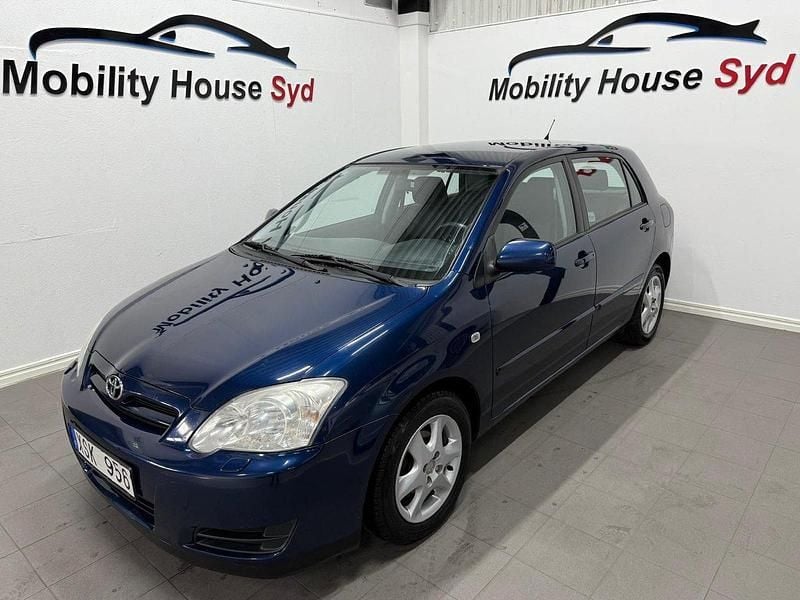 Mörkblå Begagnad 2006 Toyota Corolla Halvkombi | 34 900 kr (Marknadspris) - Bild 1/3