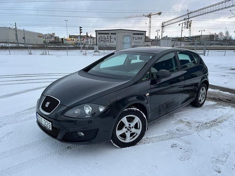 Svart Begagnad 2012 Seat Leon Halvkombi | 55 000 kr (Marknadspris) - Bild 1/4