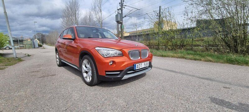 Orange Begagnad 2014 BMW X1 xLine SUV | 110 000 kr (Bra pris) - Bild 1/4