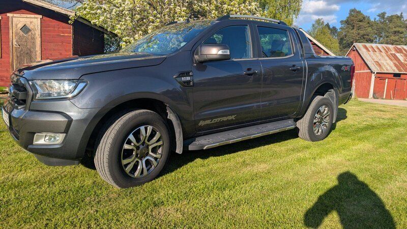 Svart Begagnad 2016 Ford Ranger Pickup | 295 000 kr (Marknadspris) - Bild 1/4