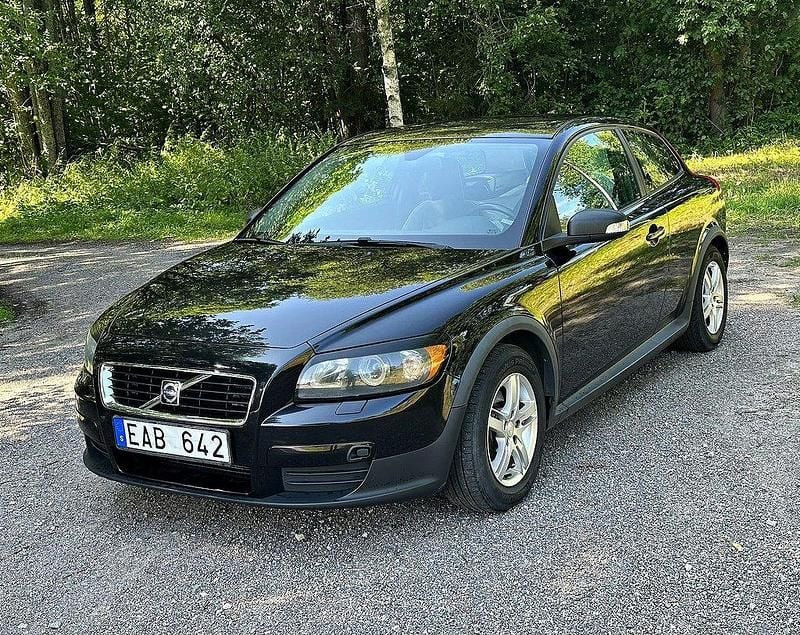 Svart Begagnad 2008 Volvo C30 Kinetic Halvkombi | 64 900 kr (Marknadspris) - Bild 1/4