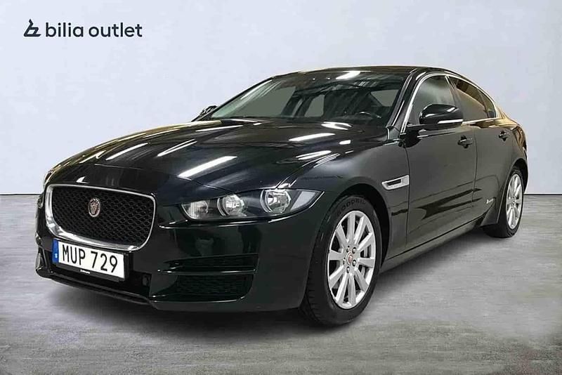 Svart Begagnad 2016 Jaguar XE Sedan | 119 900 kr - Bild 1/1