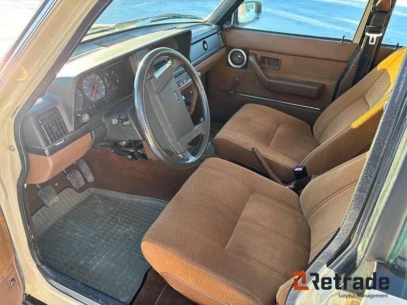 Begagnad Volvo 240 116 HK (85 kW) 1988 Ljusgrå Sedan