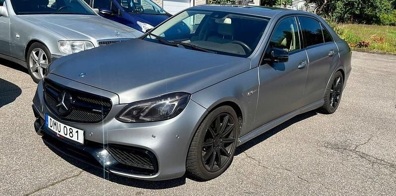 Grå Begagnad 2010 Mercedes E63 AMG Avantgarde Sedan | 388 000 kr - Bild 1/4
