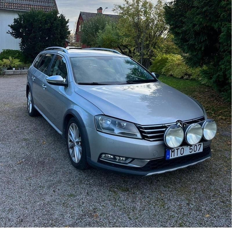 Silver Begagnad 2012 VW Passat Alltrack Kombi | 85 000 kr (Bra pris) - Bild 1/4