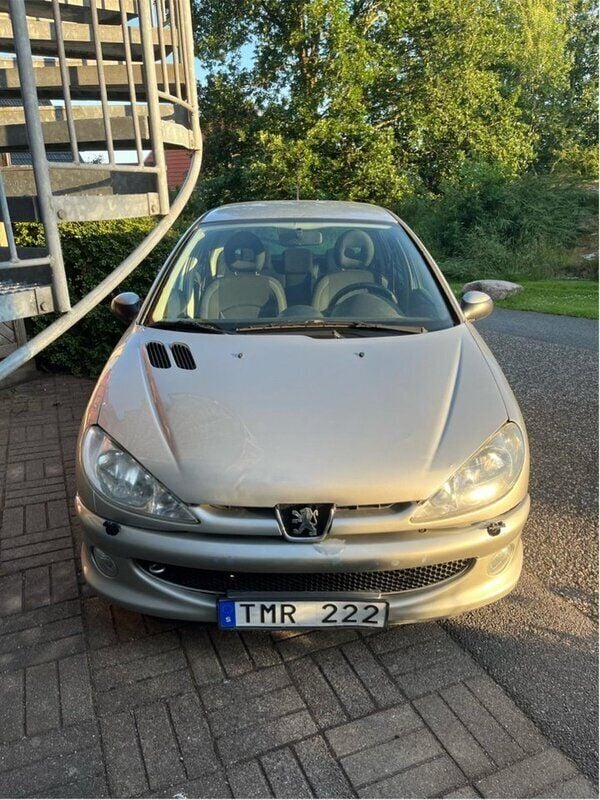 Grå Begagnad 2007 Peugeot 206 Halvkombi | 12 000 kr (Bra pris) - Bild 1/4