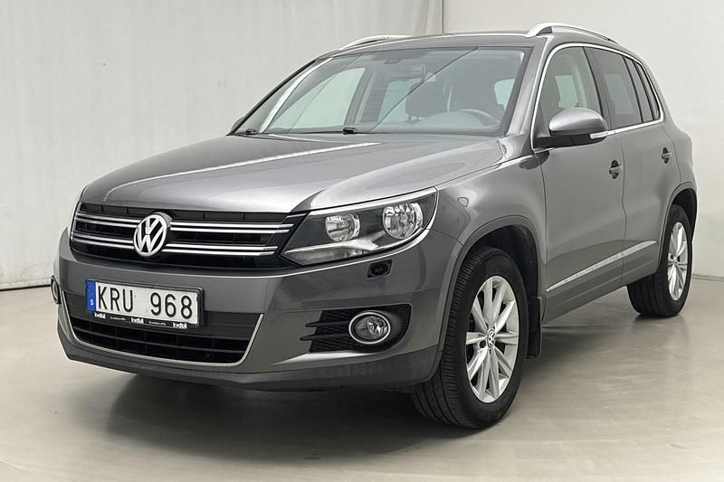 Mörkgrå Begagnad 2013 VW Tiguan SUV | 87 000 kr - Bild 1/4