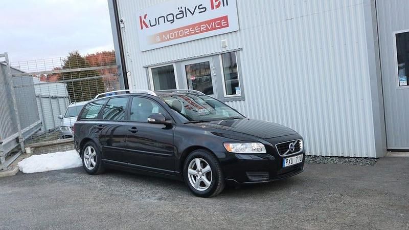 Svart Begagnad 2011 Volvo V50 Kinetic Kombi | 44 500 kr (Marknadspris) - Bild 1/4