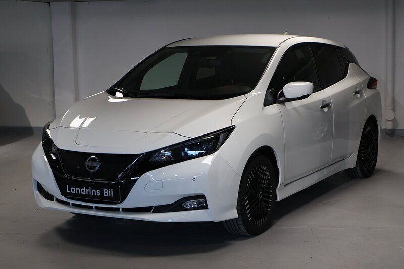 Vit Begagnad 2023 Nissan Leaf N-Connecta Halvkombi | 299 000 kr (Dyr) - Bild 1/4