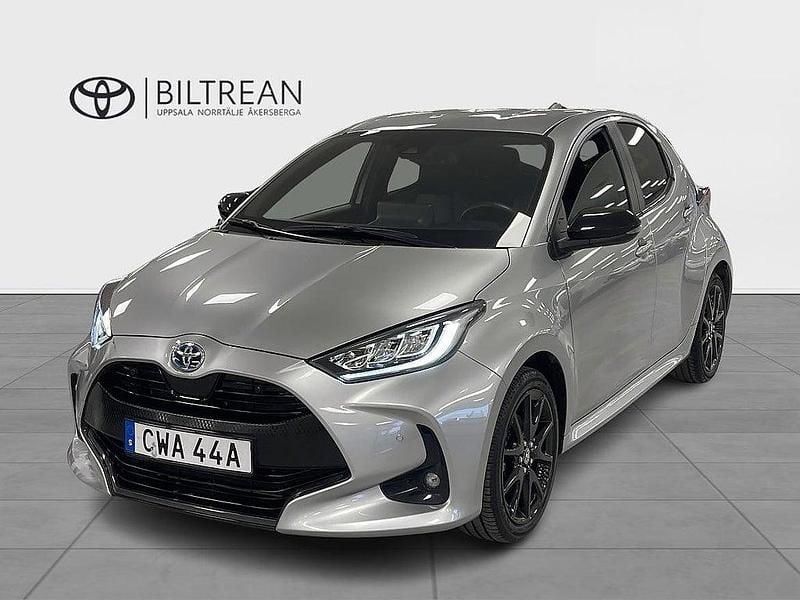 Begagnad Toyota Yaris 2024 Silver Halvkombi