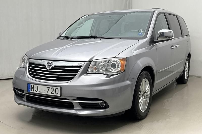 Grå Begagnad 2013 Lancia Voyager Minibuss | 85 000 kr (Superpris) - Bild 1/4