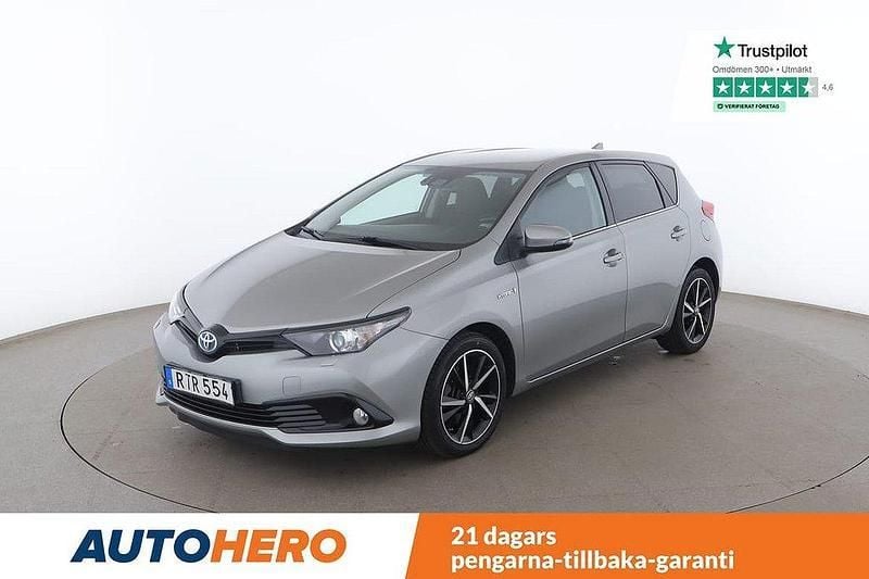 Ljusgrå Begagnad 2018 Toyota Auris Hybrid Halvkombi | 167 000 kr (Marknadspris) - Bild 1/4