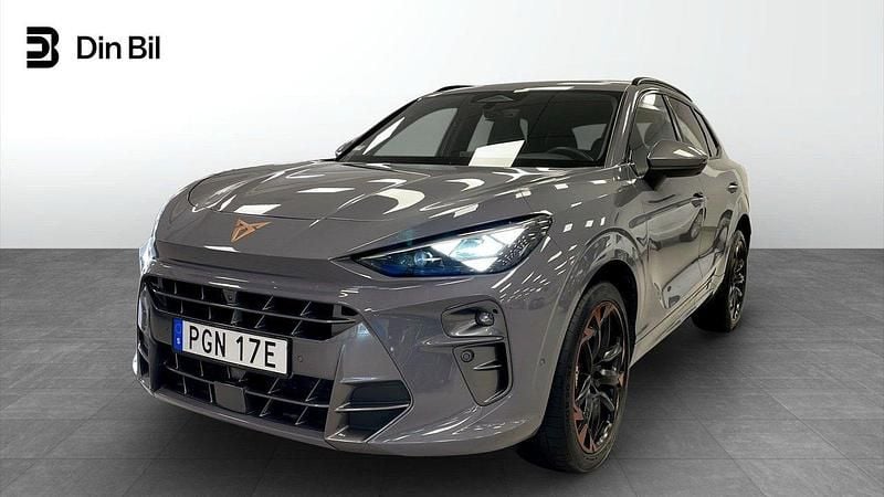 Grå (graphene grey) Begagnad 2024 Cupra Terramar VZ SUV | 509 900 kr (Marknadspris) - Bild 1/4