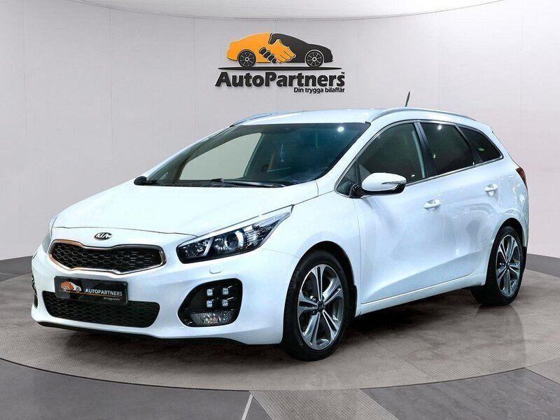 Vit Begagnad 2016 Kia Ceed Sportswagon GT-Line Kombi | 118 900 kr (Marknadspris) - Bild 1/4