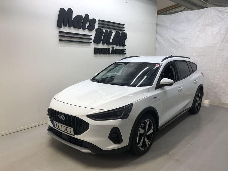 Vit Begagnad 2023 Ford Focus Active Kombi | 289 900 kr (Dyr) - Bild 1/4