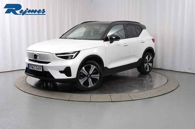 Vit Begagnad 2022 Volvo XC40 Core SUV | 339 900 kr - Bild 1/4