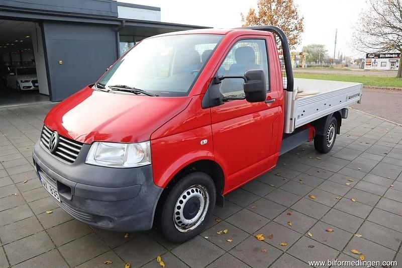 Röd ofärgade Begagnad 2008 VW T5 Van | 64 900 kr (Marknadspris) - Bild 1/4
