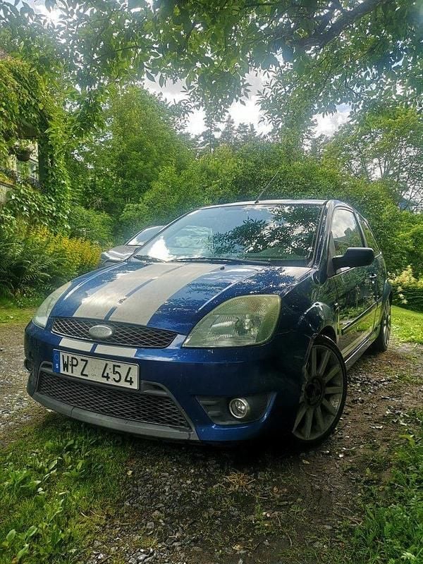Begagnad 2005 Ford Fiesta ST Halvkombi | 7 500 kr (Superpris) - Bild 1/4