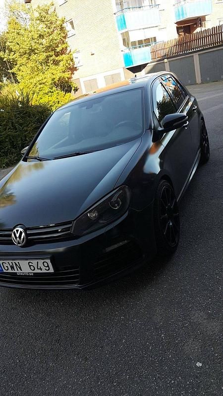 Begagnad VW Golf VI R 270 HK (198 kW) 2010 Halvkombi