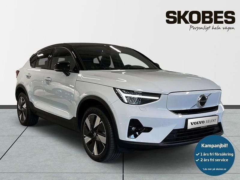 Ljusblå (blå) Begagnad 2025 Volvo EC40 Plus SUV | 479 100 kr (Marknadspris) - Bild 1/3