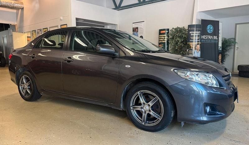 Grå Begagnad 2007 Toyota Corolla Sedan | 34 900 kr - Bild 1/4
