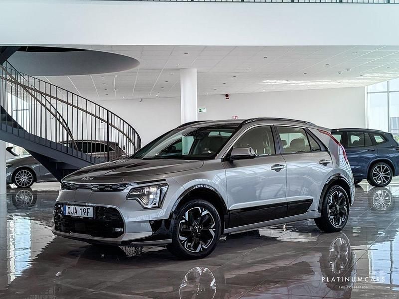 Grå Begagnad 2023 Kia e-Niro 2 SUV | 314 000 kr (Marknadspris) - Bild 1/4