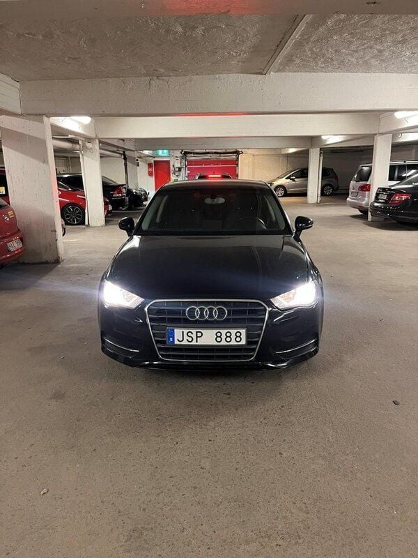Svart Begagnad 2014 Audi A3 Sportback Attraction Halvkombi | 99 000 kr (Marknadspris) - Bild 1/4