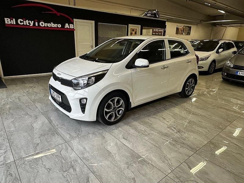Vit Begagnad 2022 Kia Picanto Advance Halvkombi | 109 900 kr (Bra pris) - Bild 1/4
