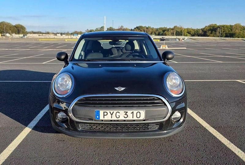 Svart Begagnad 2015 Mini One D Pepper Halvkombi | 95 000 kr - Bild 1/4