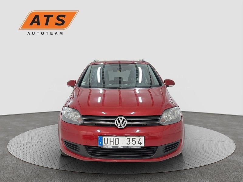 Mörkröd Begagnad 2010 VW Golf Plus Cross Minibuss | 49 900 kr (Marknadspris) - Bild 1/4