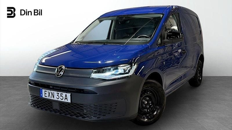Blå (indienblå) Begagnad 2024 VW Caddy Minibuss | 284 900 kr (Marknadspris) - Bild 1/4