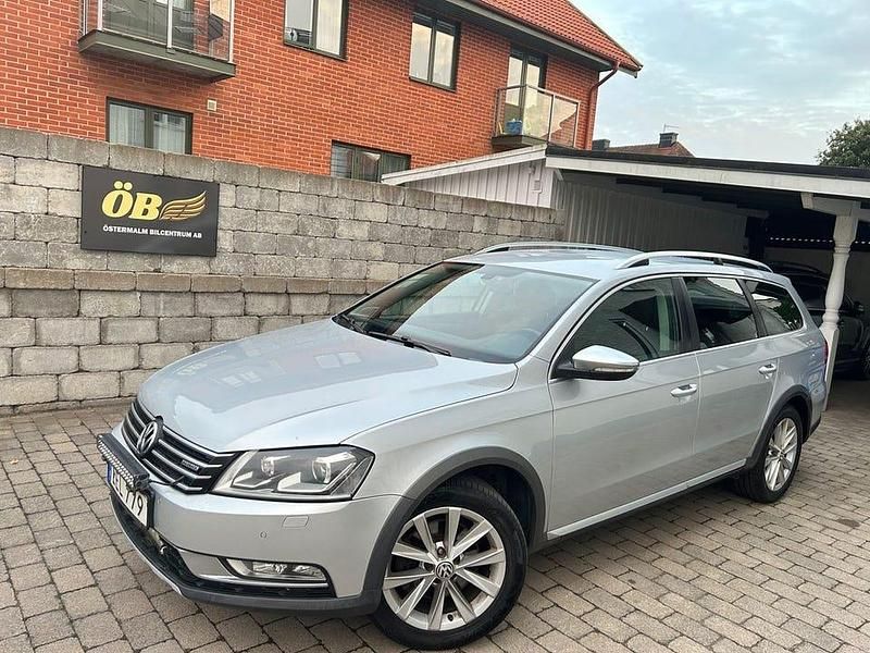 Silver Begagnad 2015 VW Passat Alltrack Kombi | 107 500 kr (Superpris) - Bild 1/4