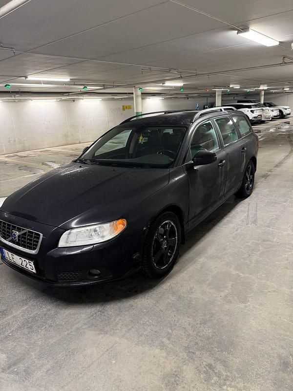 Begagnad 2009 Volvo V70 Kombi | 35 000 kr (Dyr) - Bild 1/4