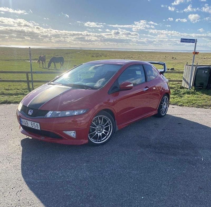 Röd Begagnad 2008 Honda Civic Type R Halvkombi | 93 000 kr (Marknadspris) - Bild 1/4