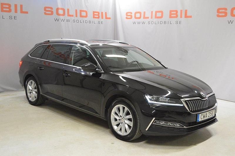 Svart Begagnad 2023 Skoda Superb Business Line Kombi | 294 800 kr (Bra pris) - Bild 1/4