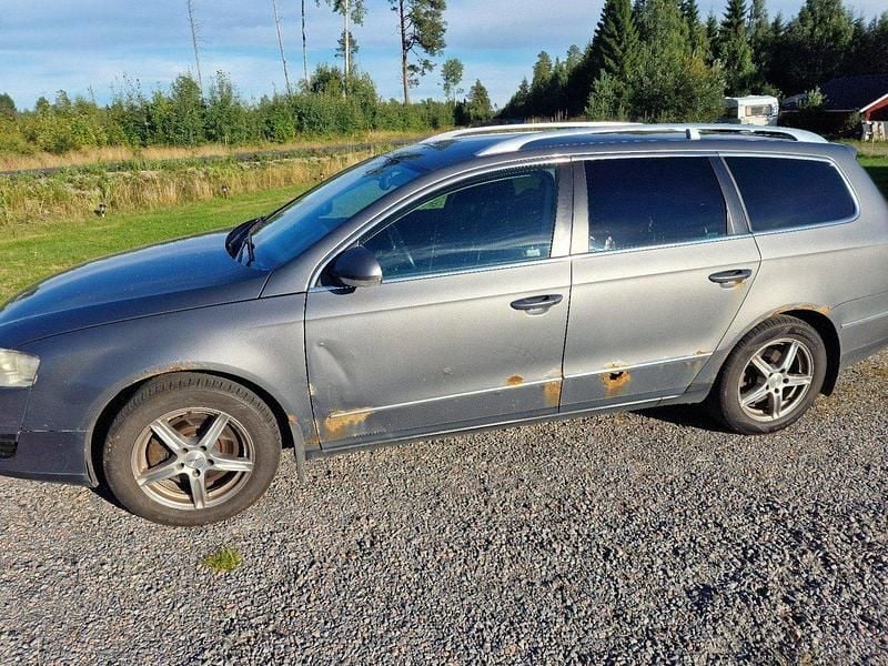Grå Begagnad 2008 VW Passat Sportline Kombi | 23 000 kr (Marknadspris) - Bild 1/4