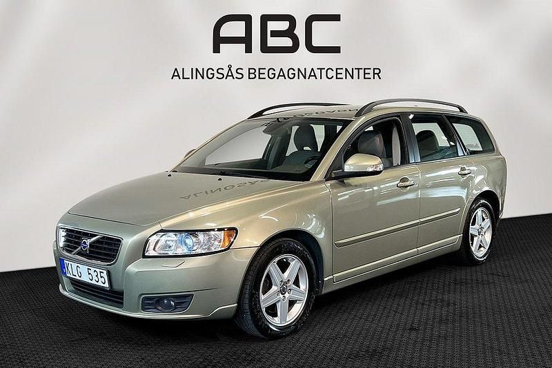 Grön Begagnad 2010 Volvo V50 Momentum Kombi | 47 000 kr (Marknadspris) - Bild 1/4