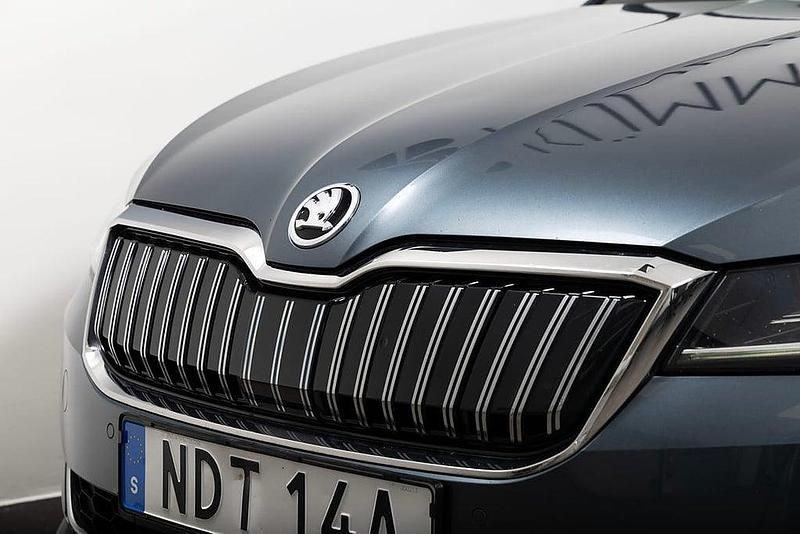 Begagnad Skoda Superb LAURIN & KLEMENT 156 HK (114 kW) 2020 Grå Kombi